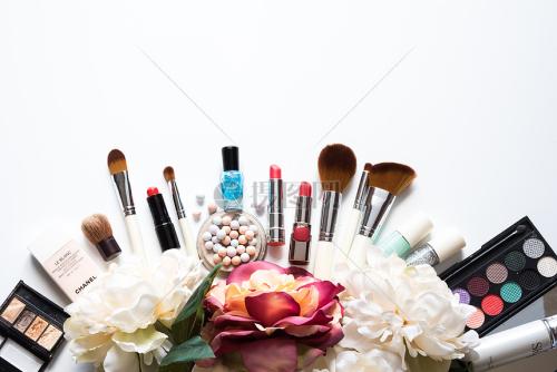 美麗無需等待 精妝聯(lián)華美妝 帶你前往美麗的領(lǐng)域