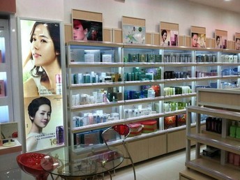 瓊?；瘖y品批發(fā) 服務(wù)可靠 創(chuàng)新務(wù)實(shí)